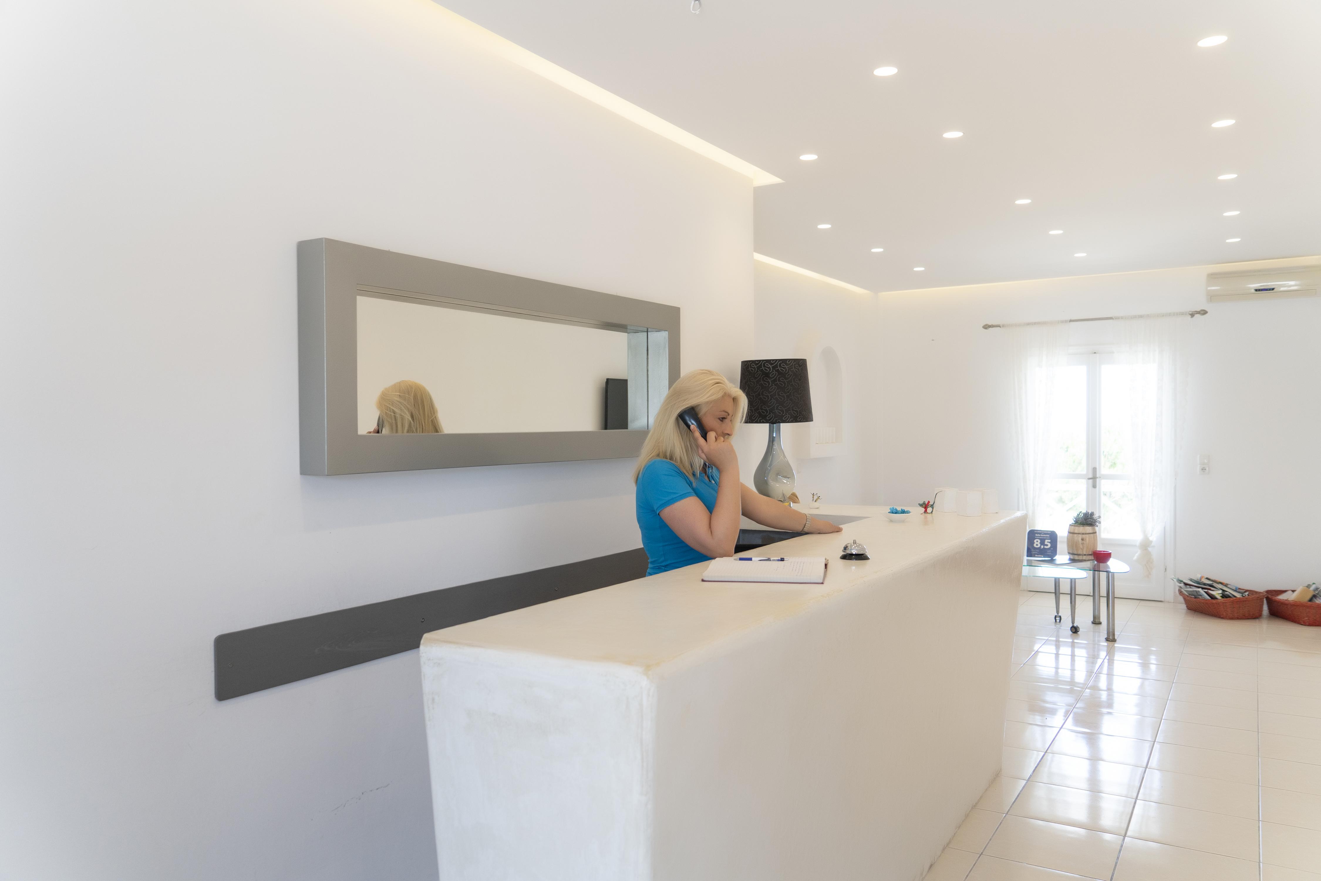 Bella Santorini Hotel 4*