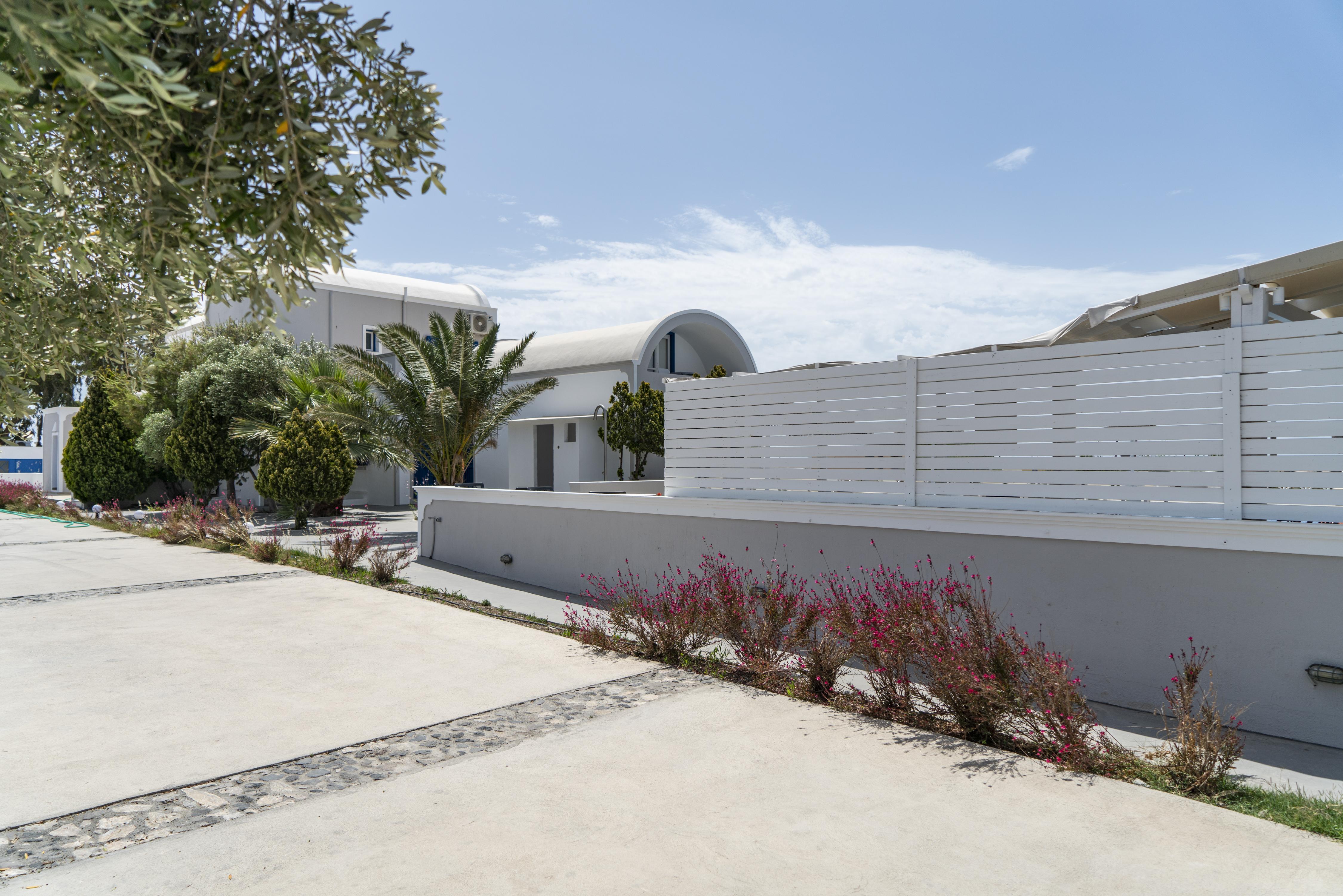 Bella Santorini Hotel 4*